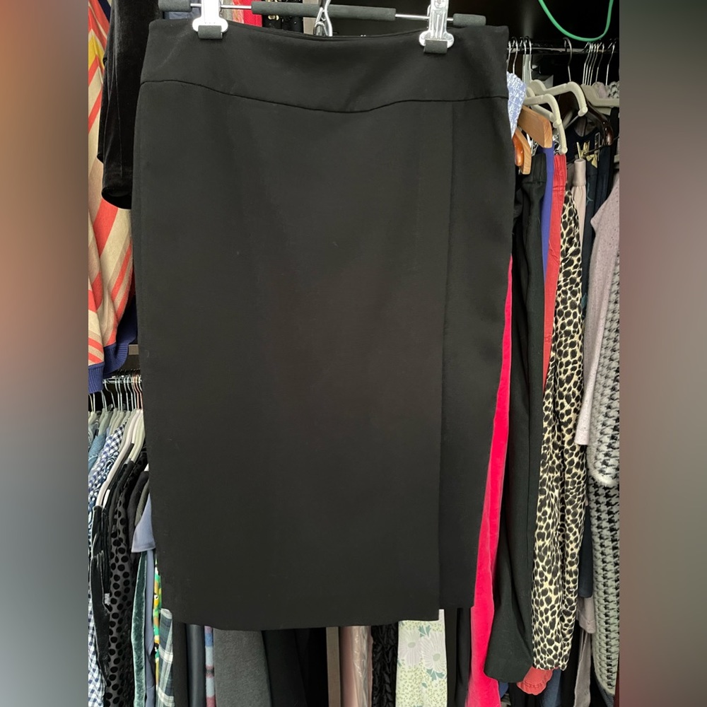 Vince classic size 6 black pencil skirt